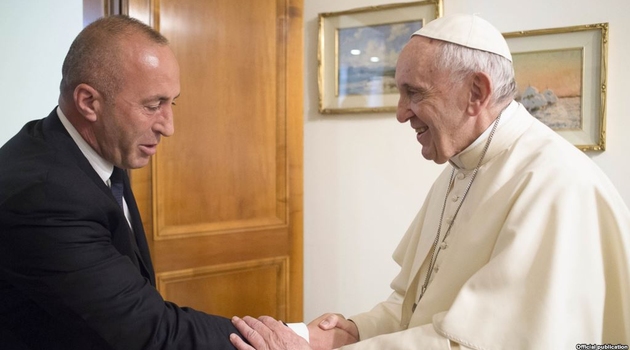 Papu zbog Kosova dozivaju u Srbiju 