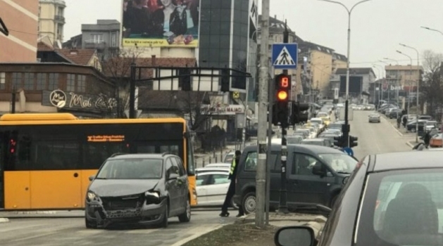 Saobraćajna nesreća u Prištini, povređeno šest osoba
