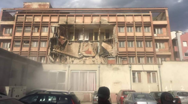 Južna Mitrovica: Urušio se deo nekadašnjeg hotela "Adriatik"