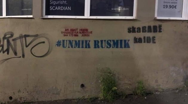 „#UNMIK RUSMIK“ grafiti osvanuli u Prištini